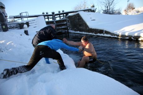 The CABHAIR Swim in December 2010 - s'no joke!