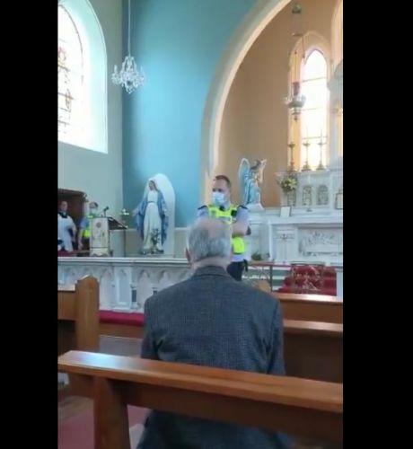 garda_in_athlone_church_2.jpg