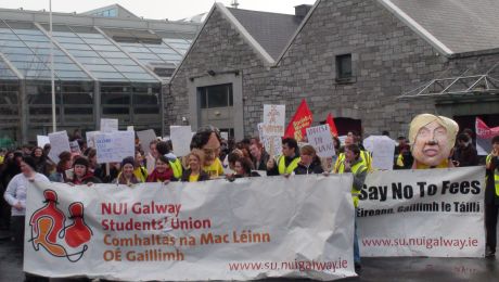 Assembling outside ras na Mac Linn